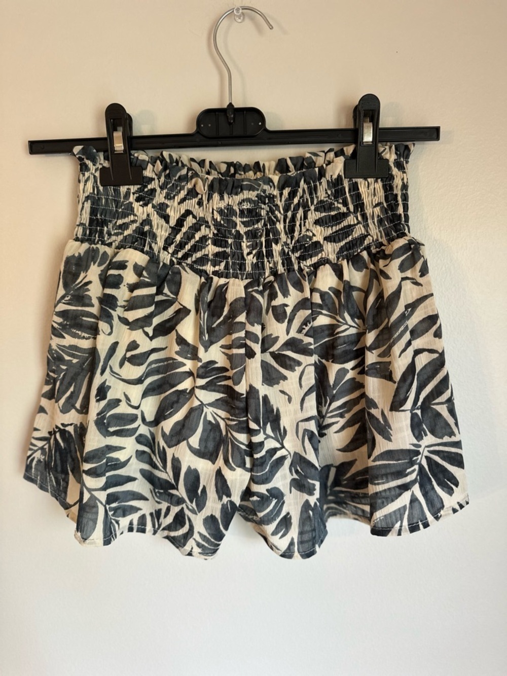 Hayden Girls Botanical Print Smocked Waist Shorts Size Small Elastic Waist - Picture 3 of 7